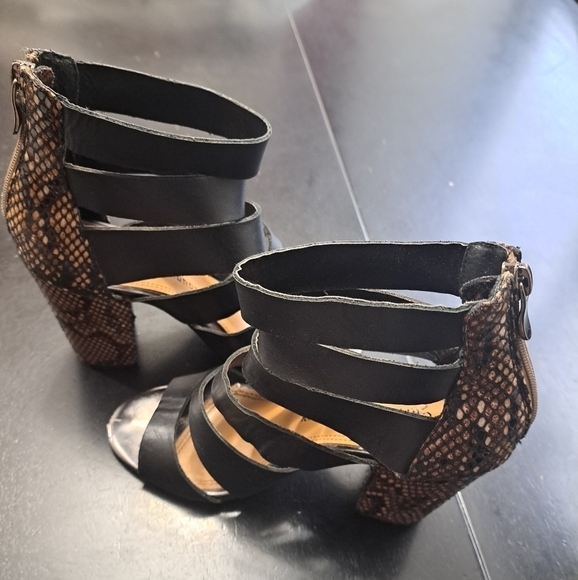 Chinese Laundry Peep Toe Bonafied Sandals - Picture 2 of 10